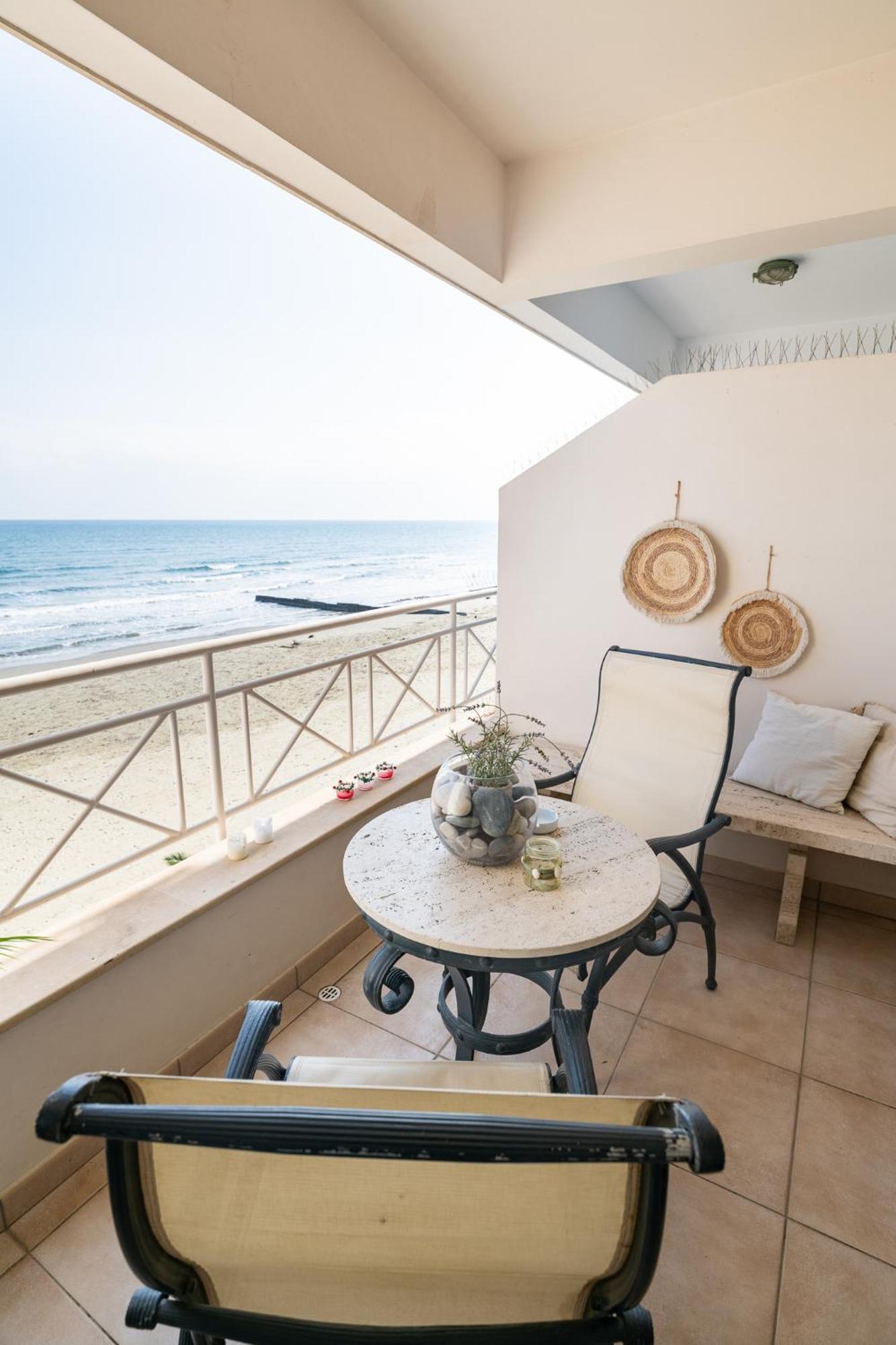 Quattro Beachfront Sea View Ap 4 Larnaca Exteriér fotografie