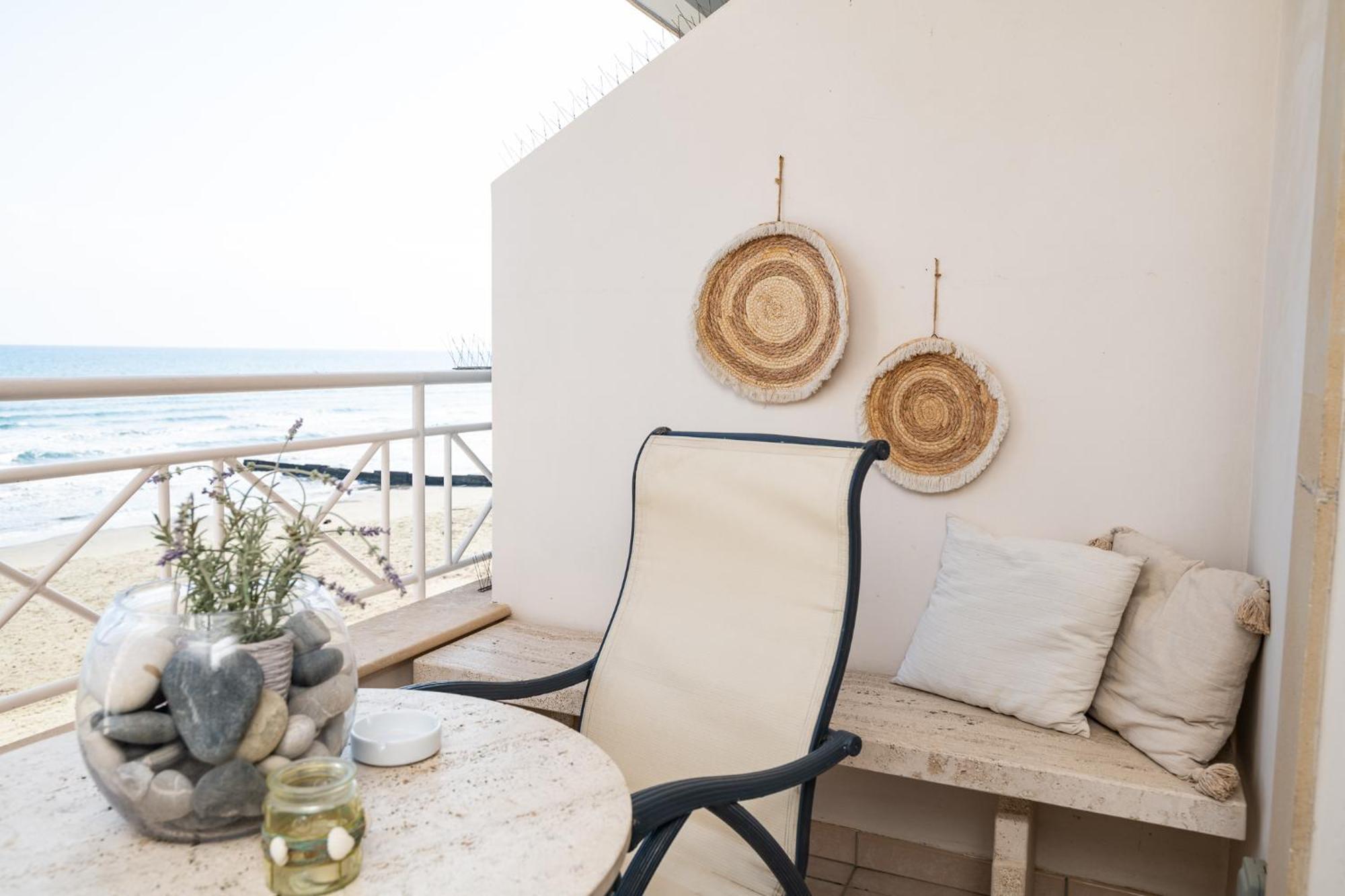 Quattro Beachfront Sea View Ap 4 Larnaca Exteriér fotografie