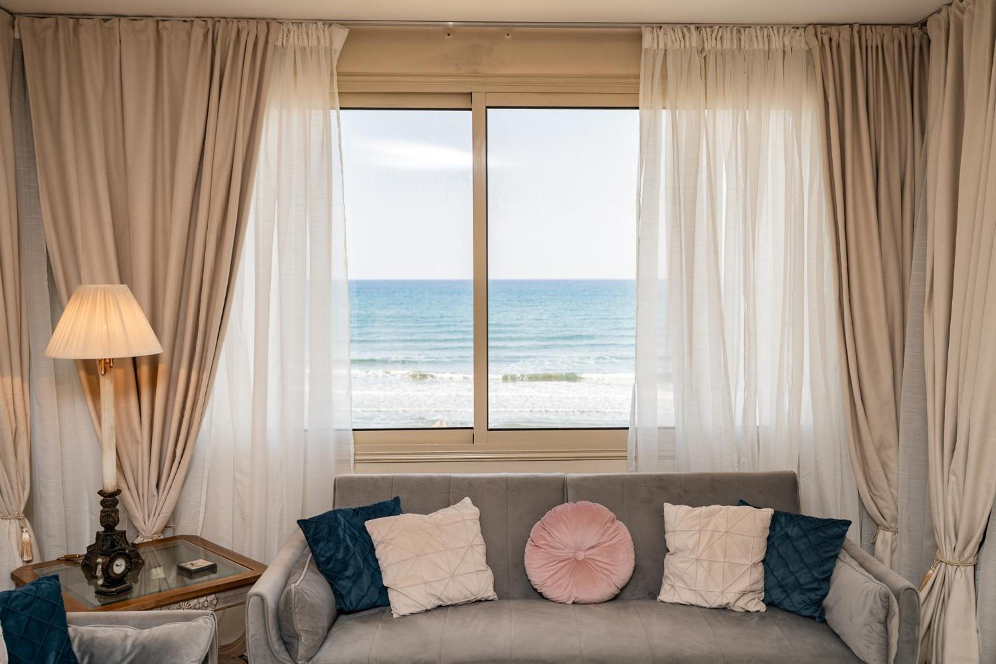 Quattro Beachfront Sea View Ap 4 Larnaca Exteriér fotografie